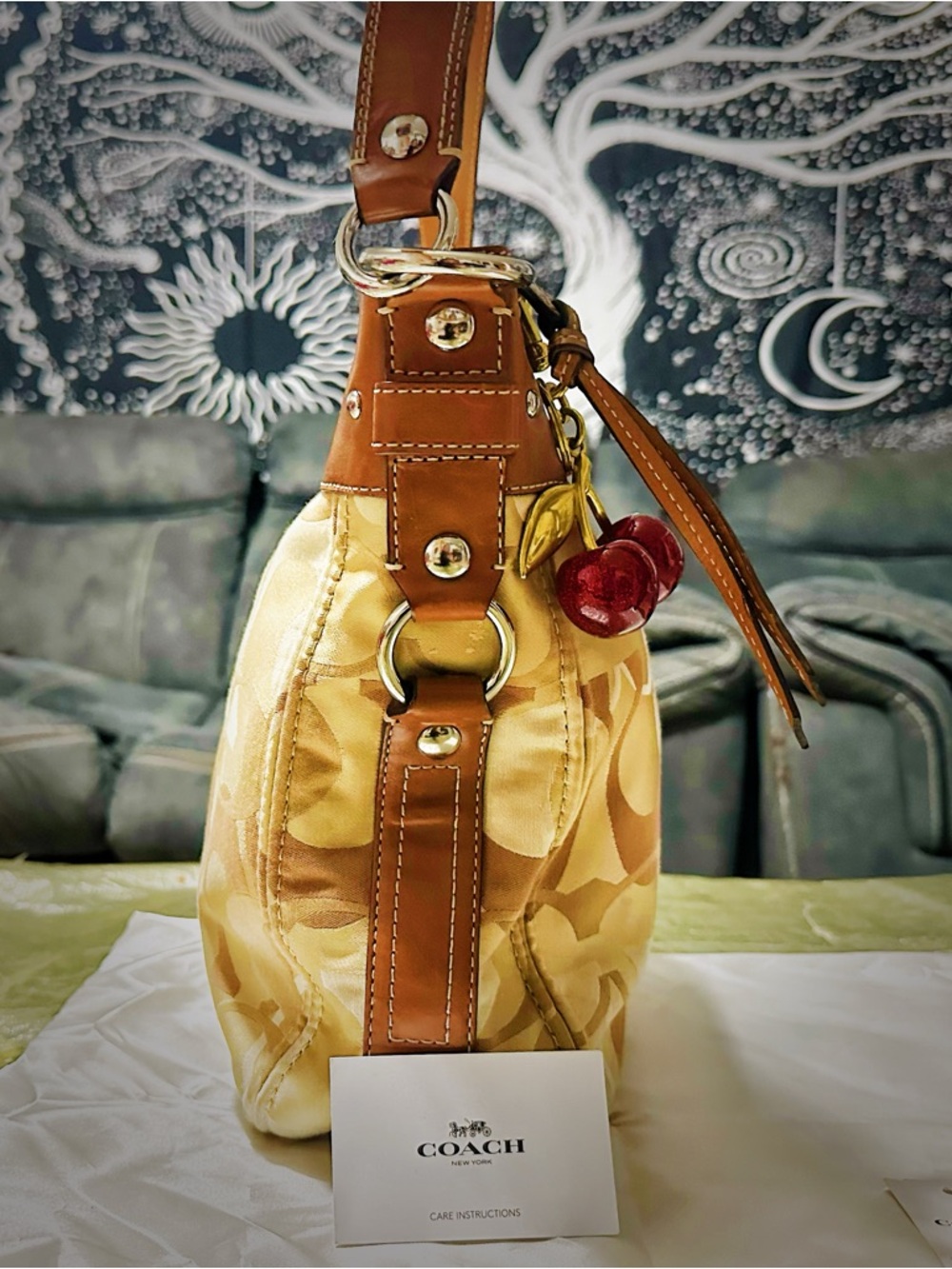 Rare vintage Coach soho Shoulder Bag Tan Signature Logo with Cherry Charm - Picture 15 of 17